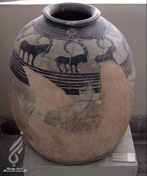 کوزه سفالی متعلق به هزاره چهارم قبل از میلاد در موزه ملی ایران